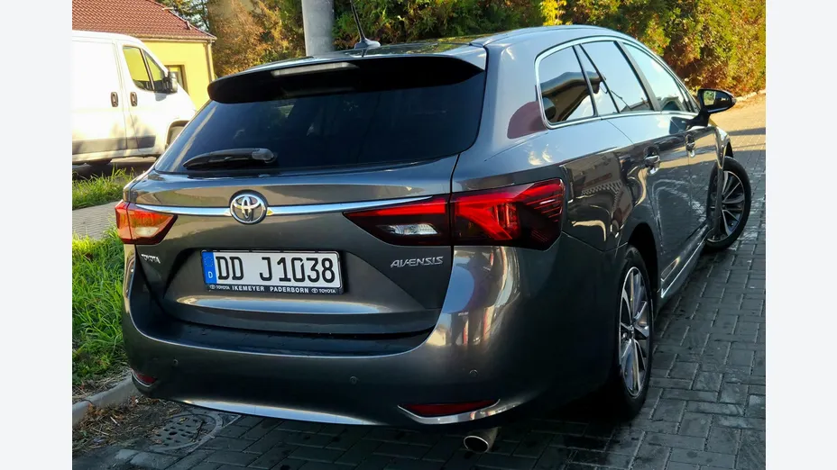 TOYOTA Avensis -