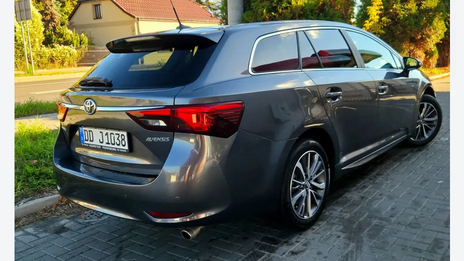 TOYOTA Avensis -
