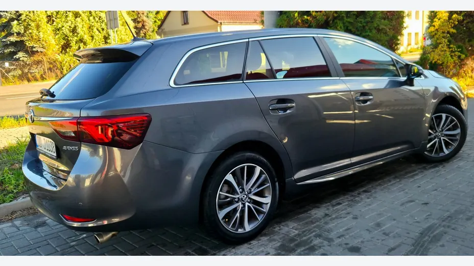 TOYOTA Avensis -