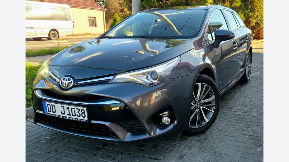 TOYOTA Avensis -