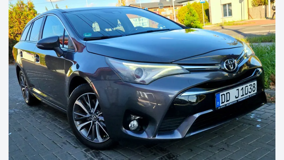 TOYOTA Avensis -