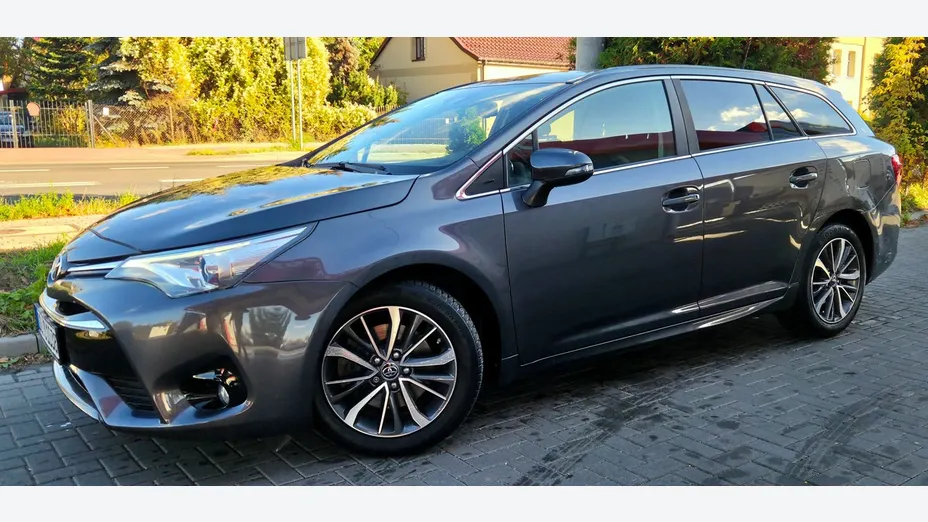 TOYOTA Avensis -