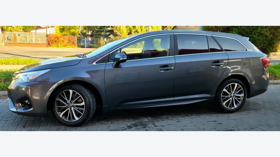 TOYOTA Avensis -