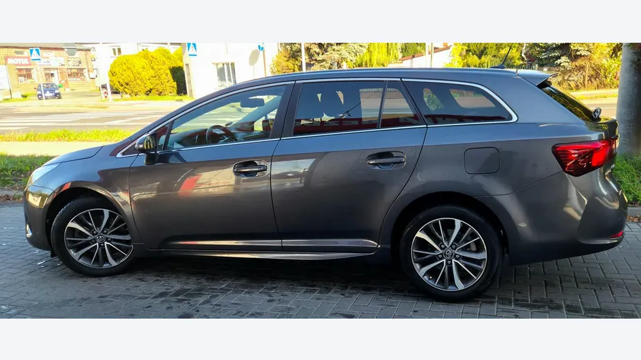 TOYOTA Avensis -