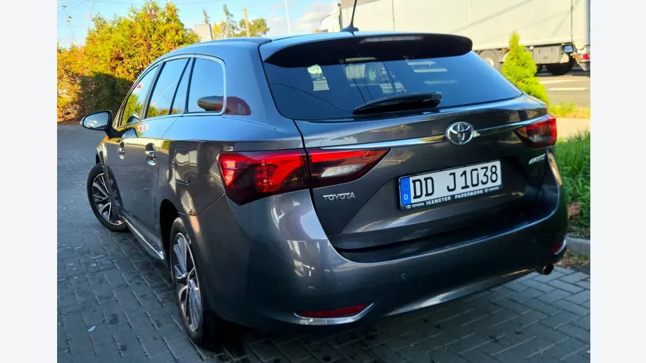 TOYOTA Avensis -
