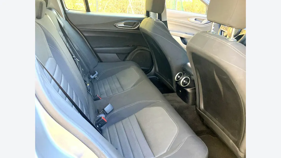 ALFA ROMEO Giulia -