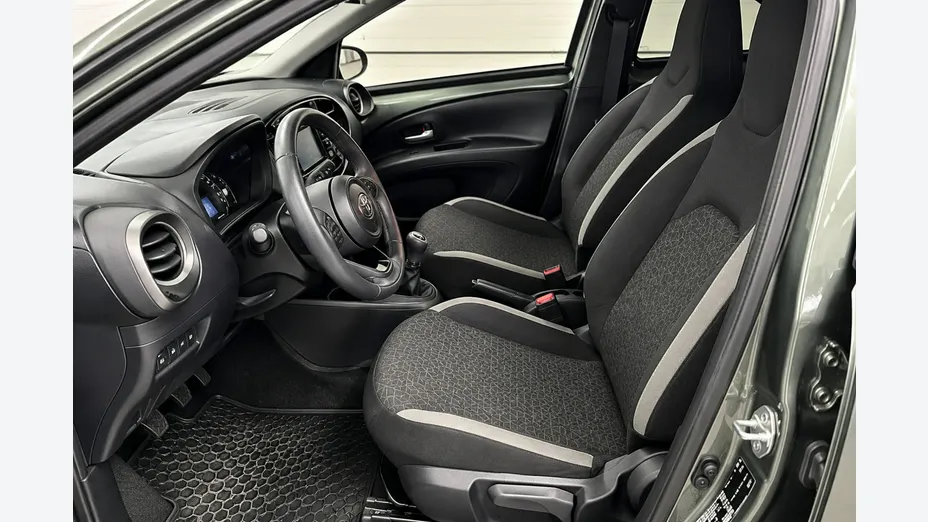 TOYOTA Aygo X -