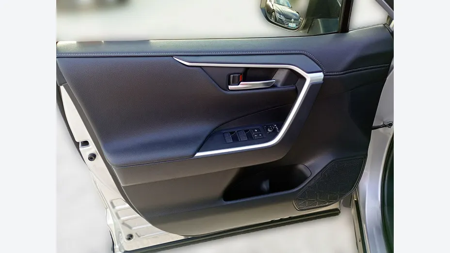 TOYOTA RAV4 -