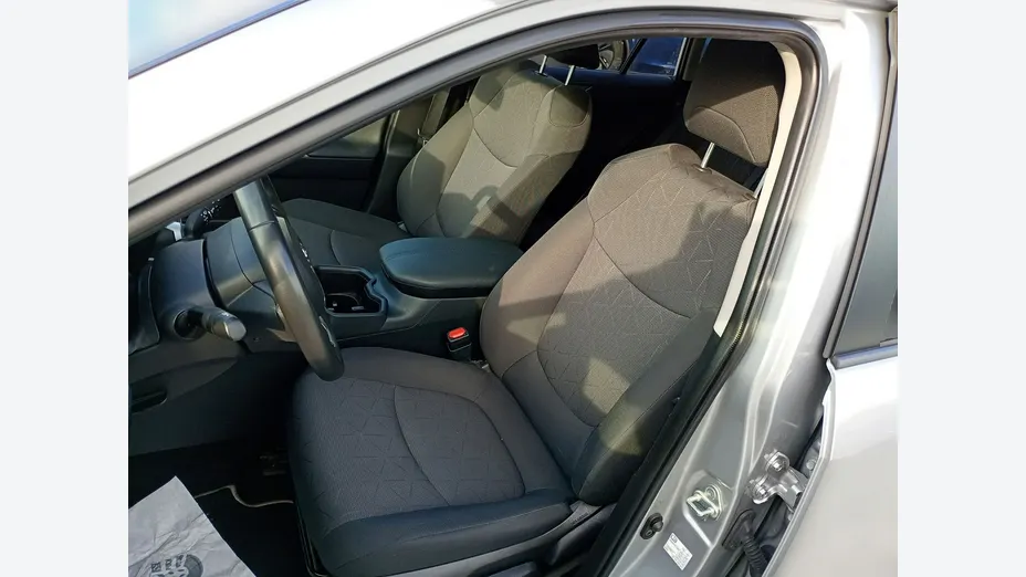 TOYOTA RAV4 -