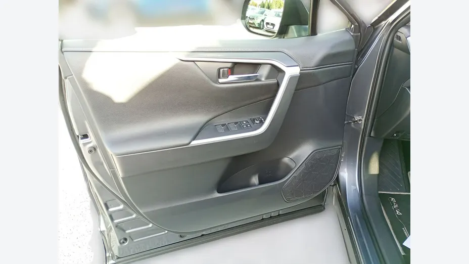 TOYOTA RAV4 -