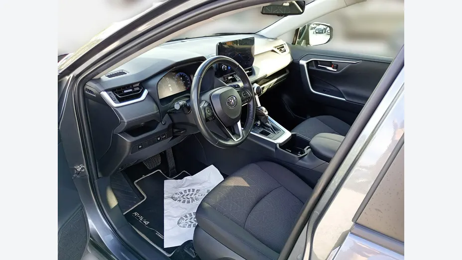 TOYOTA RAV4 -