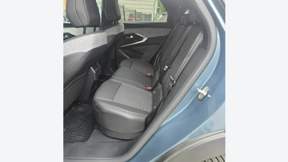 PEUGEOT 3008 -