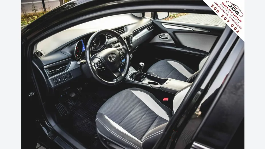 TOYOTA Avensis -
