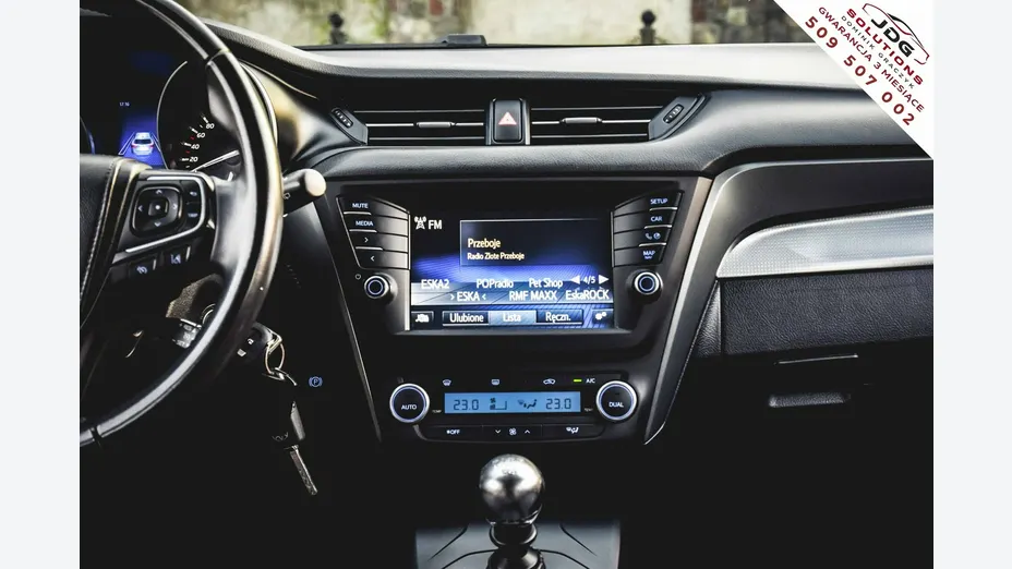 TOYOTA Avensis -