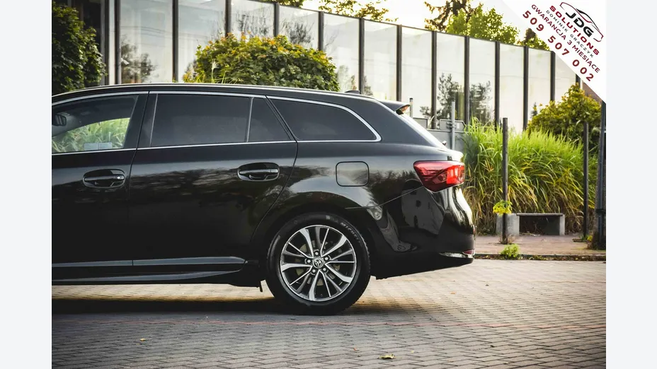 TOYOTA Avensis -
