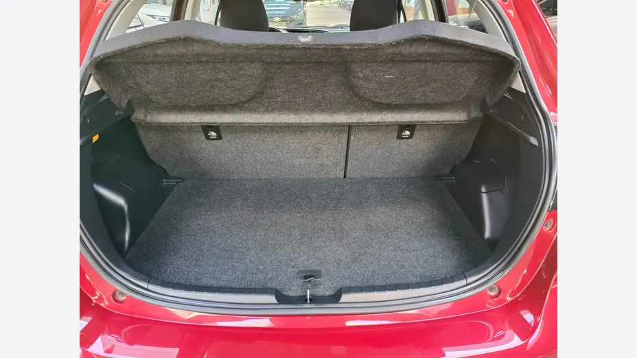 TOYOTA Yaris -