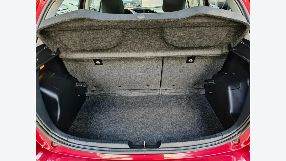 TOYOTA Yaris -