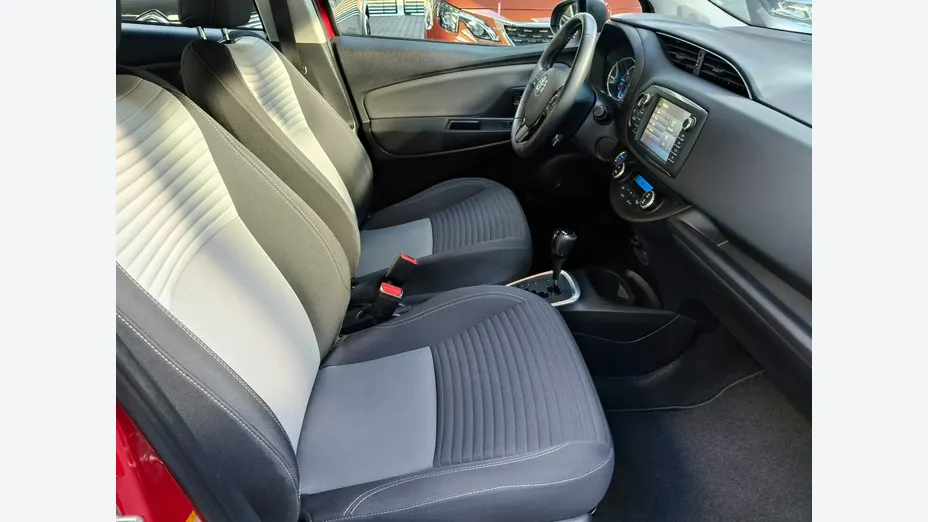 TOYOTA Yaris -