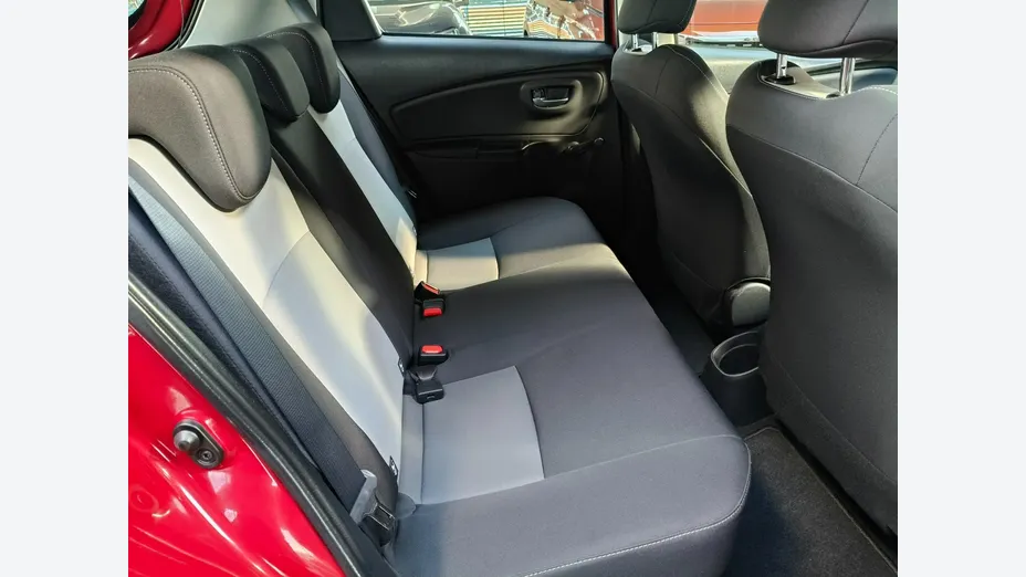 TOYOTA Yaris -