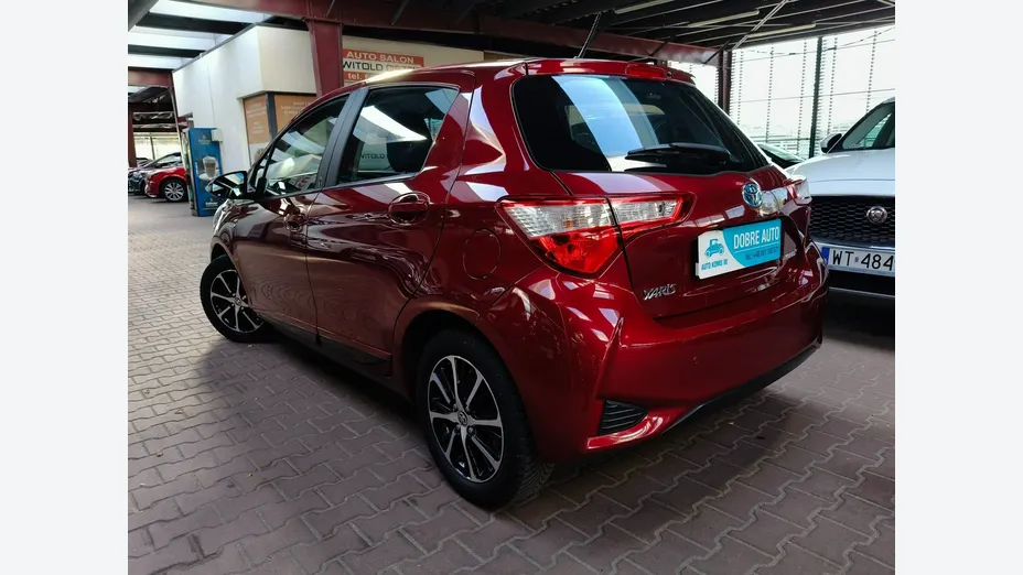 TOYOTA Yaris -