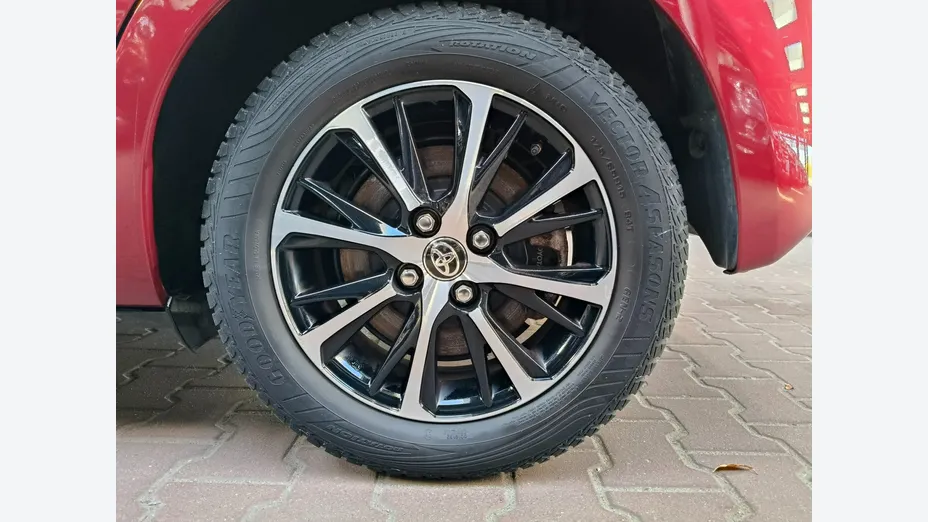 TOYOTA Yaris -