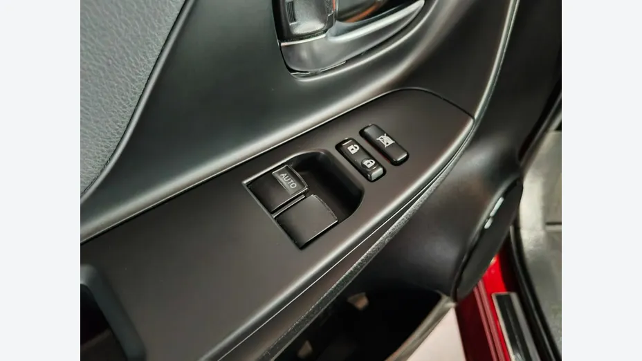 TOYOTA Yaris -