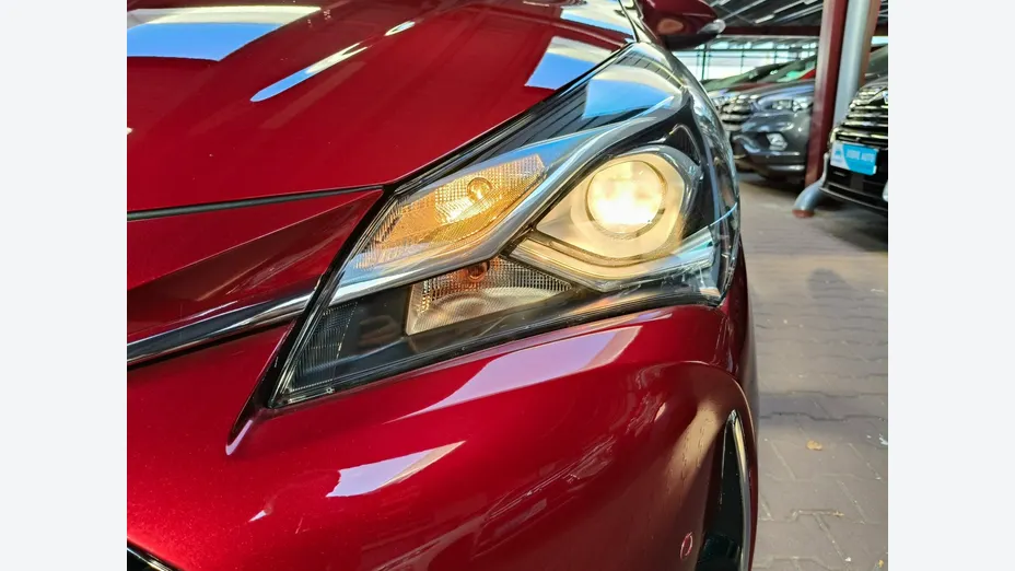 TOYOTA Yaris -