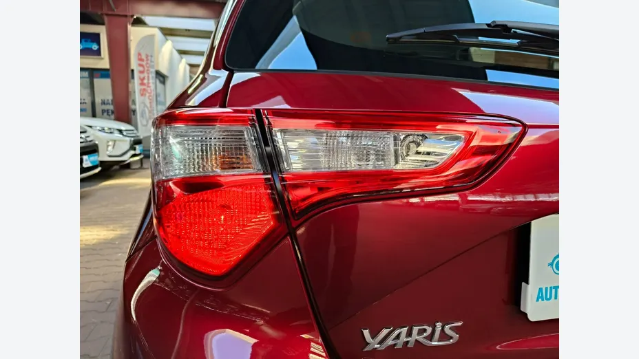 TOYOTA Yaris -