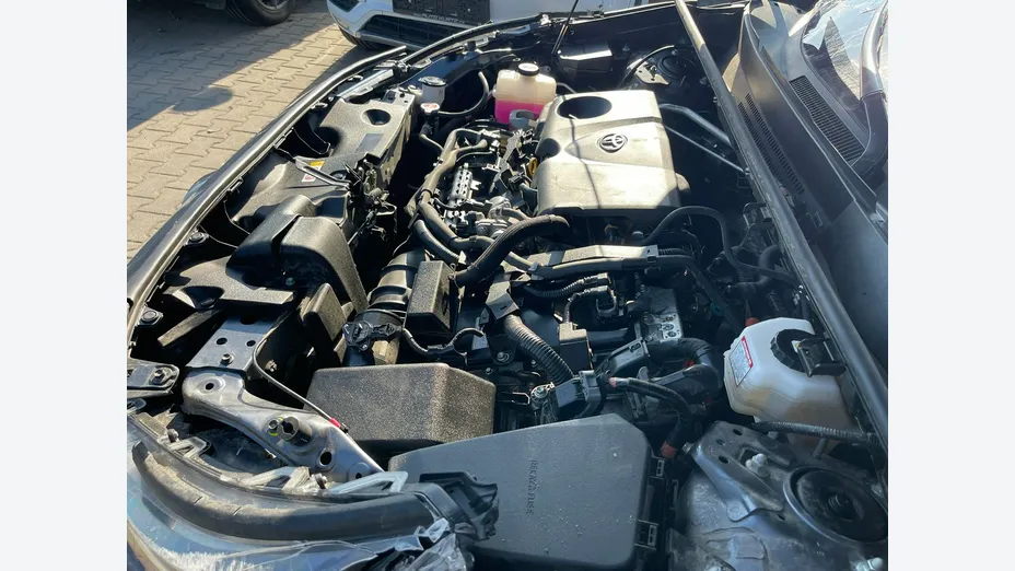 TOYOTA RAV4 -