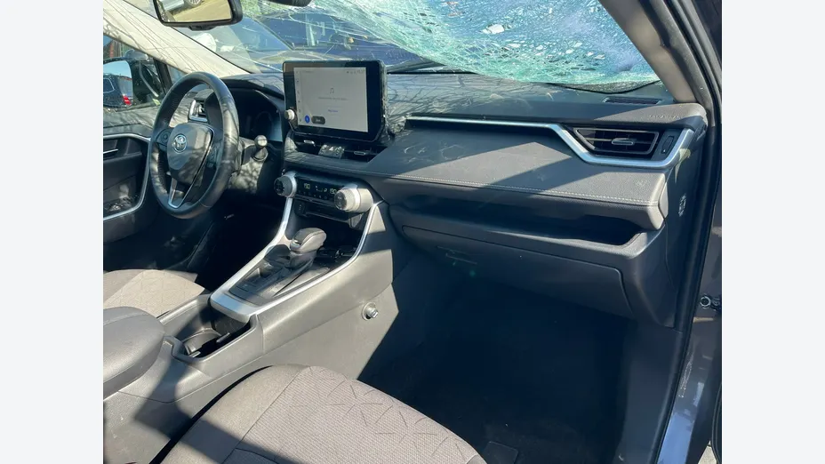 TOYOTA RAV4 -