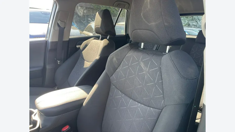 TOYOTA RAV4 -