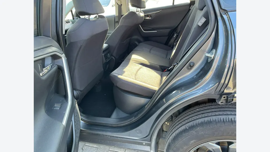 TOYOTA RAV4 -