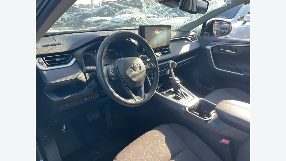 TOYOTA RAV4 -