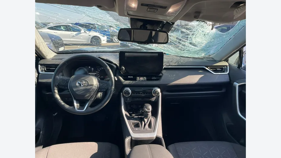 TOYOTA RAV4 -