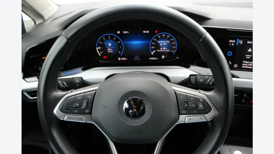 VOLKSWAGEN Golf -