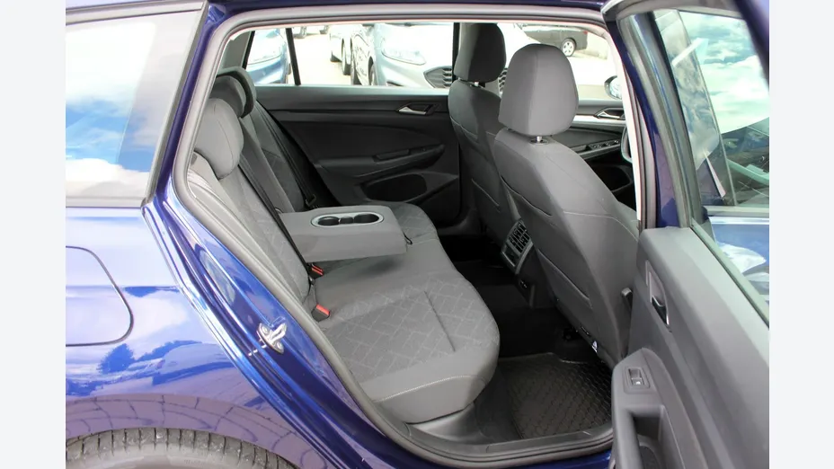 VOLKSWAGEN Golf -