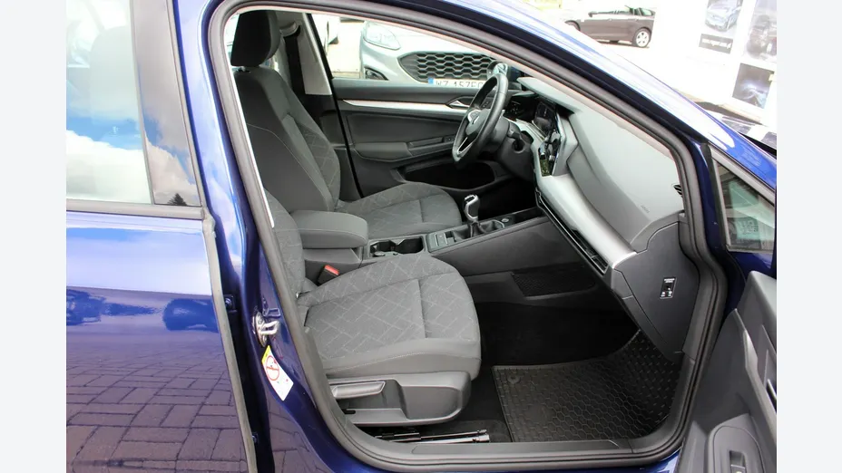 VOLKSWAGEN Golf -