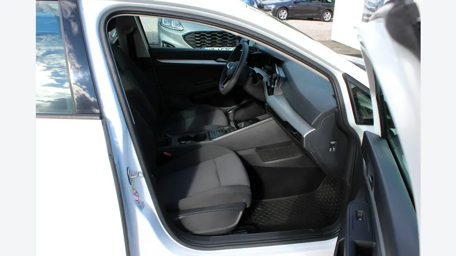 VOLKSWAGEN Golf -
