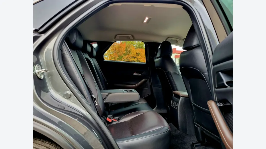 MAZDA CX-30 -