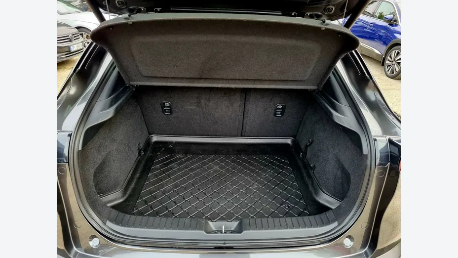 MAZDA CX-30 -