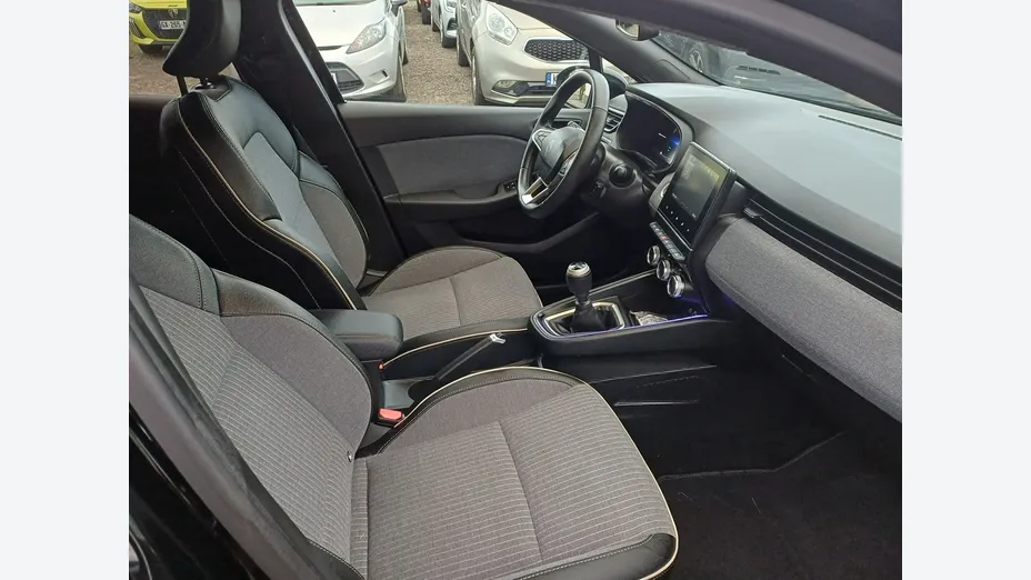 RENAULT Clio -