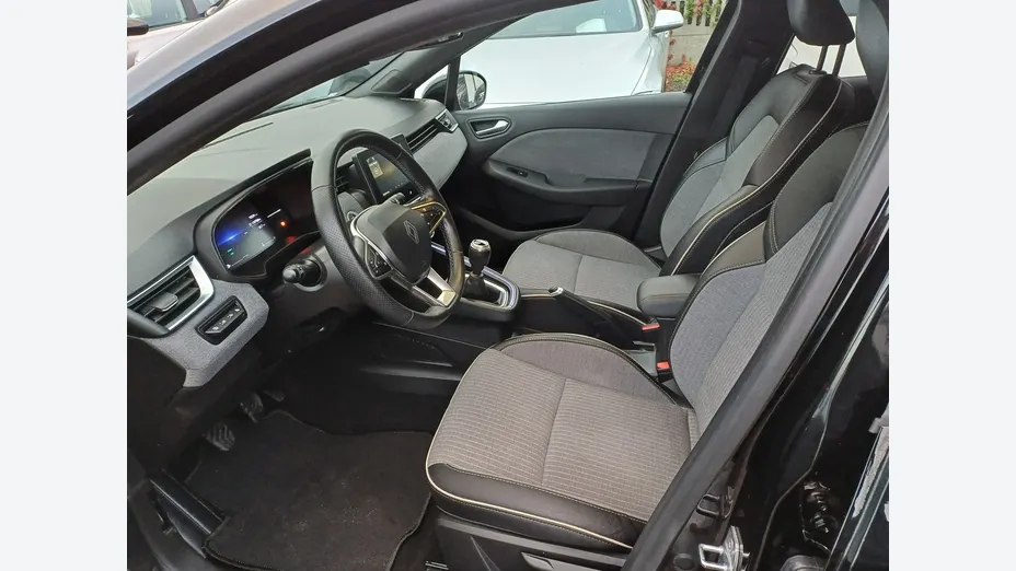 RENAULT Clio -