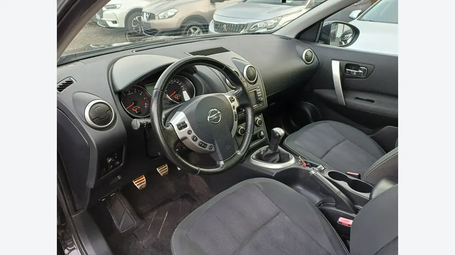 NISSAN Qashqai -