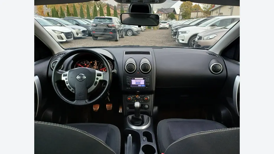 NISSAN Qashqai -