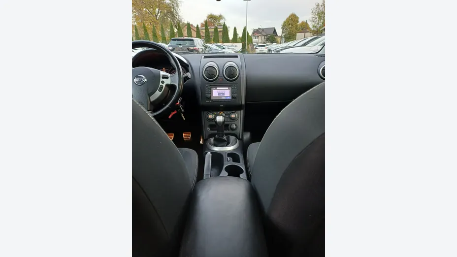 NISSAN Qashqai -