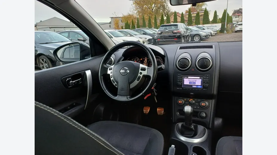 NISSAN Qashqai -