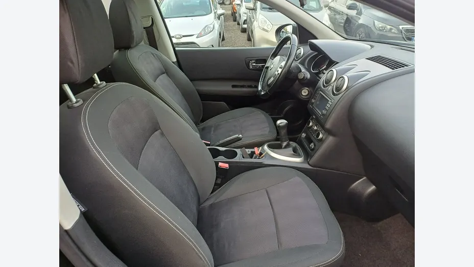 NISSAN Qashqai -