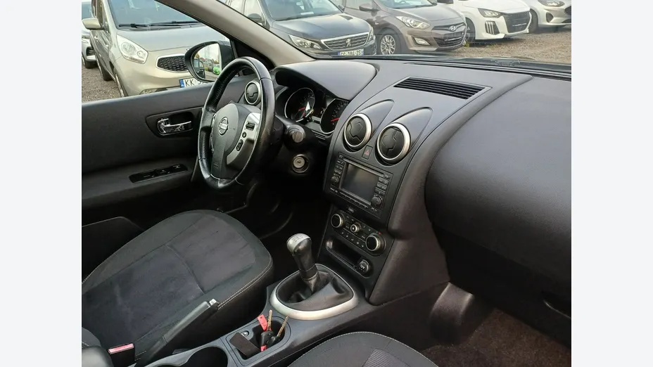 NISSAN Qashqai -