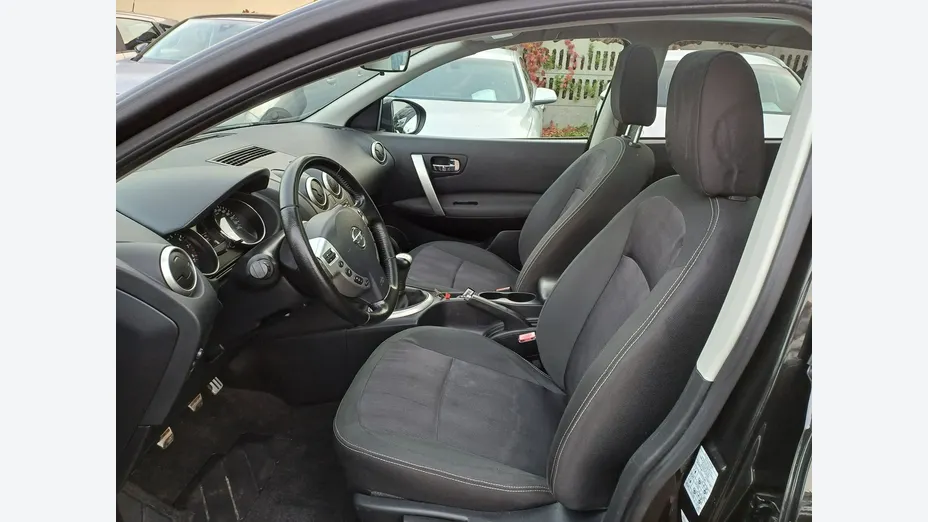 NISSAN Qashqai -