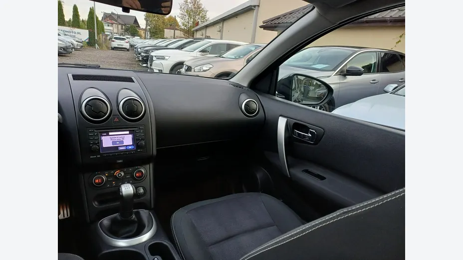 NISSAN Qashqai -